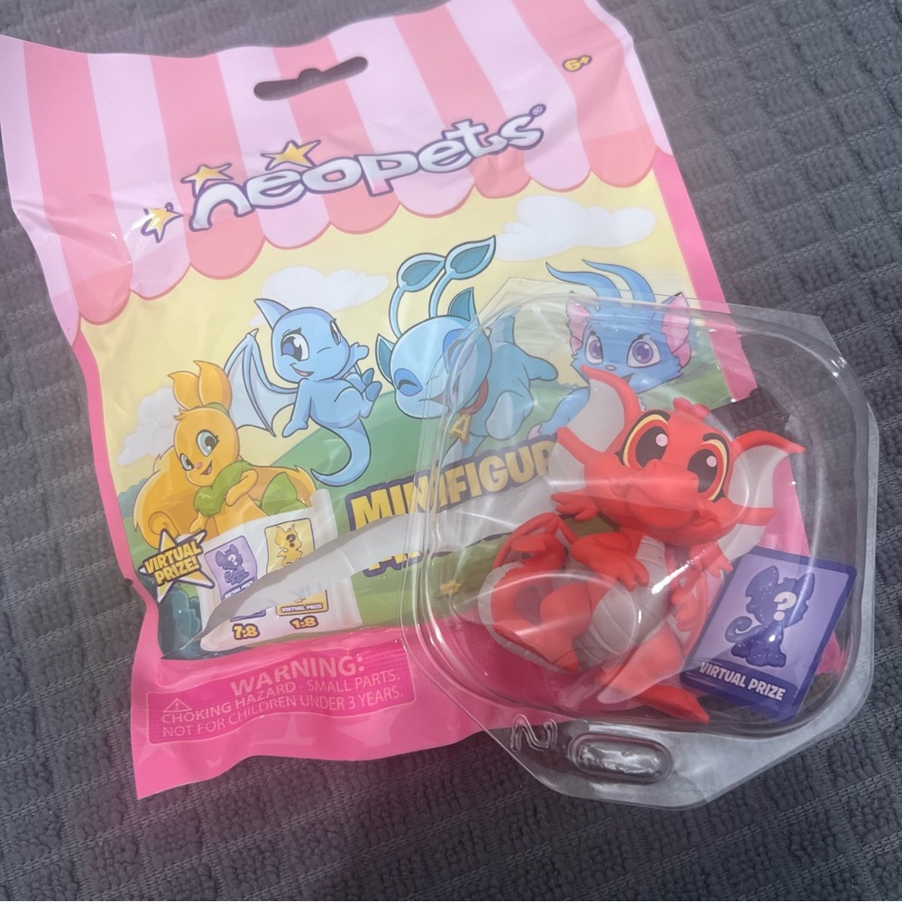 Neopets Phatmojo Minifigure Blind Bag - Draik with Bag and Code